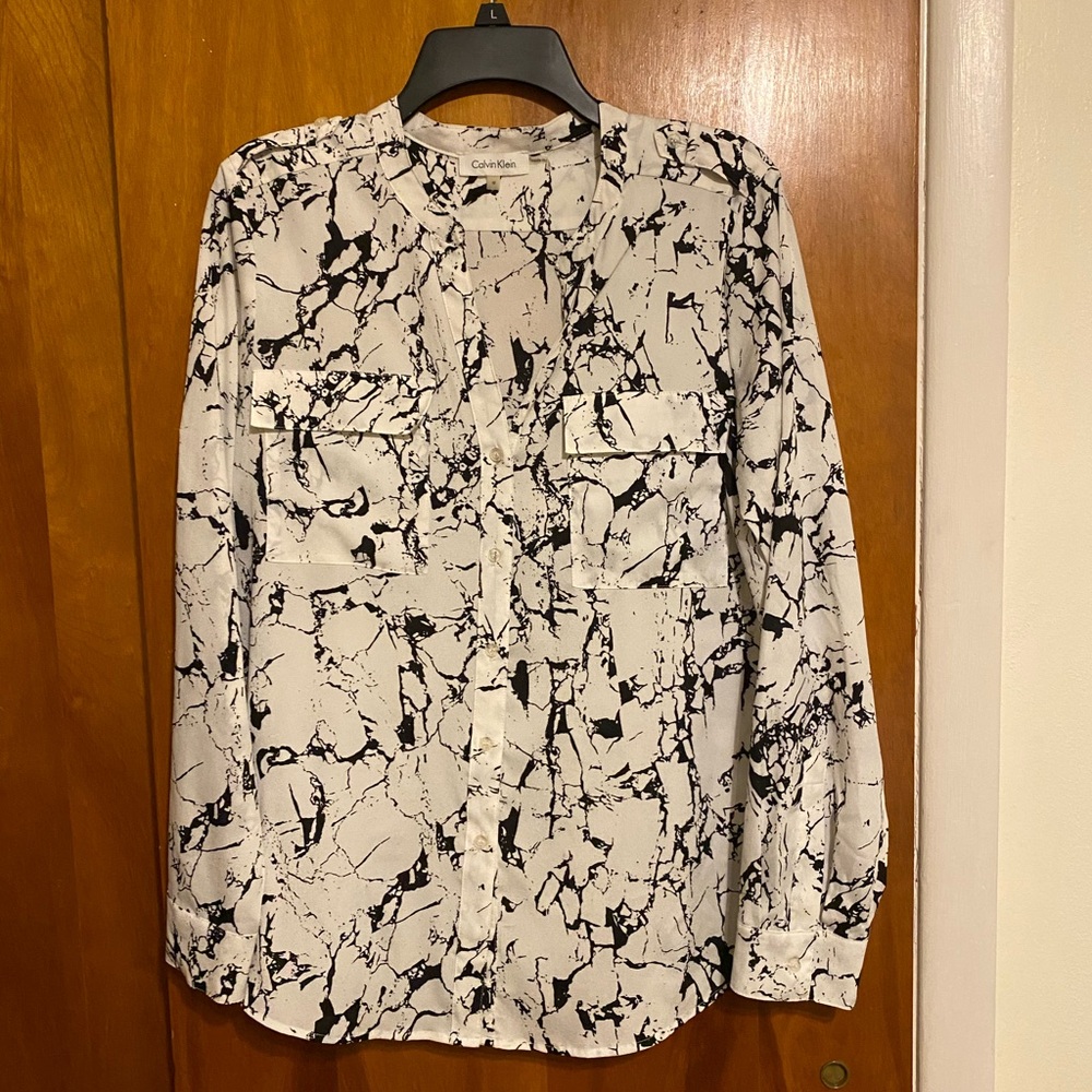 Calvin Klein Classy Chic Women's Black and White Long Sleeve Printed Top, Size M